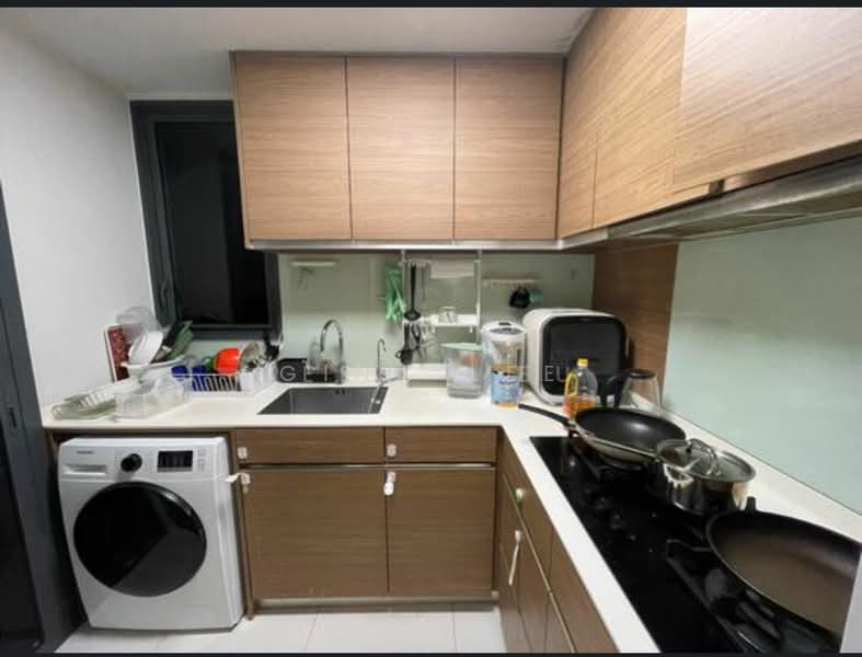 Coco Palms Condominium For Sale at S$ 1,649,999 | PropertyGuru Singapore - Kitchen