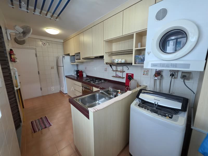 185 Edgefield Plains, 185 Edgefield Plains, 3 Bedrooms, 1,378 sqft, HDB Flat For Rent, by Shanice ONG, 500066306 - Kitchen - PropertyGuru.com.sg