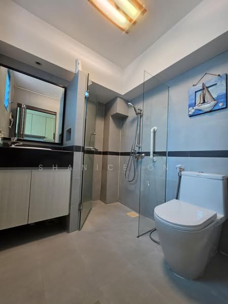 185 Edgefield Plains, 185 Edgefield Plains, 3 Bedrooms, 1,378 sqft, HDB Flat For Rent, by Shanice ONG, 500066306 - Bathroom - PropertyGuru.com.sg