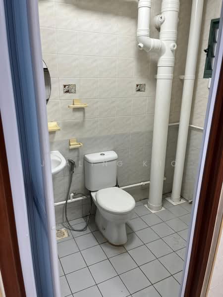 450 Choa Chu Kang Avenue 4, 450 Choa Chu Kang Avenue 4, 3 Bedrooms, 1,087 sqft, HDB Flat For Rent, by Jialing Kho, 500066312 - Bathroom - PropertyGuru.com.sg