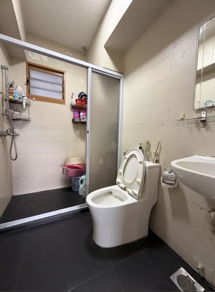 313B Anchorvale Road HDB Flat For Sale at S$ 698,000 | PropertyGuru Singapore - Bathroom