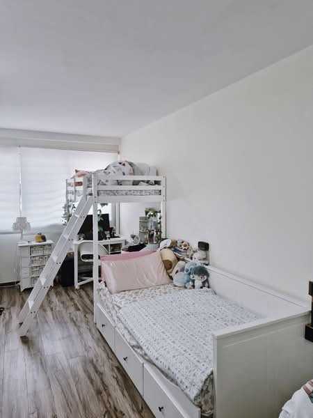 243 Bishan Street 22 HDB Flat For Sale at S$ 860,000 | PropertyGuru Singapore - Bedroom