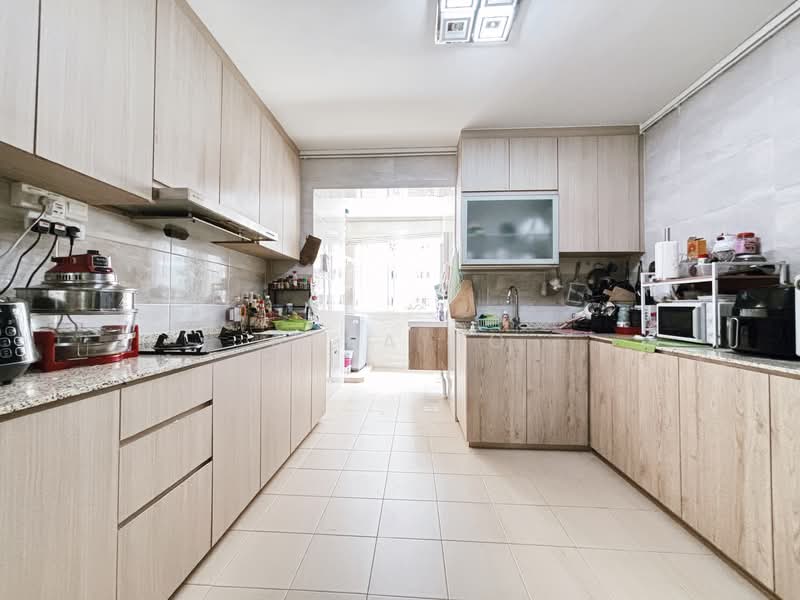 243 Bishan Street 22 HDB Flat For Sale at S$ 860,000 | PropertyGuru Singapore - Kitchen