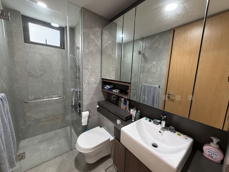 Midwood Condominium For Sale at S$ 2,600,000 | PropertyGuru Singapore - Bathroom 3