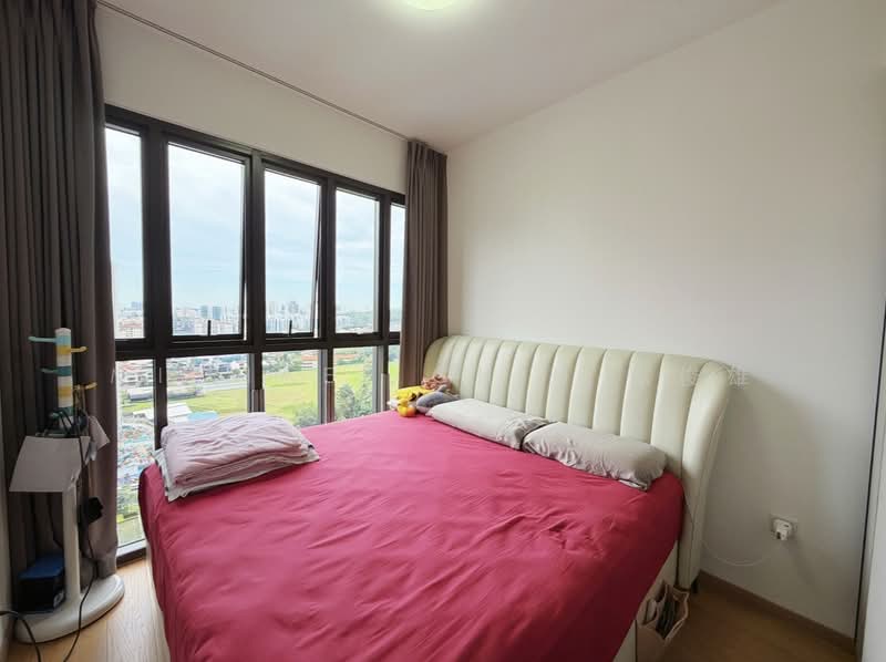 Midwood Condominium For Sale at S$ 2,600,000 | PropertyGuru Singapore - Master Bedroom