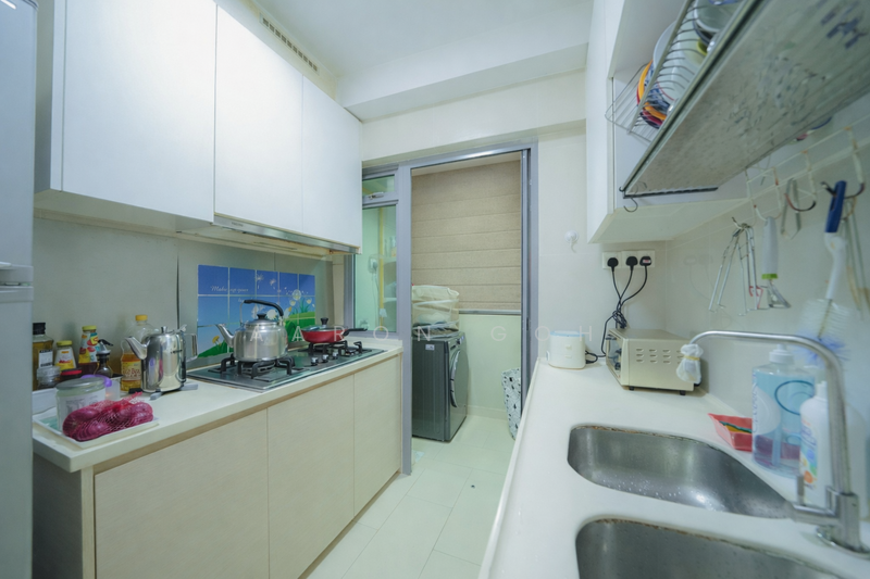519A Tampines Central 8 HDB Flat For Sale at S$ 908,000 | PropertyGuru Singapore - Kitchen