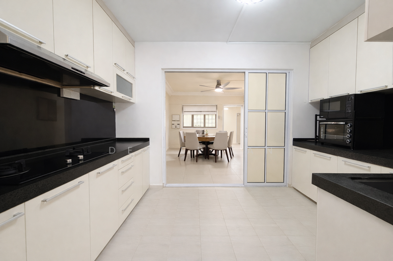 321 Tampines Street 33 HDB Flat For Sale at S$ 620,000 | PropertyGuru Singapore - Kitchen
