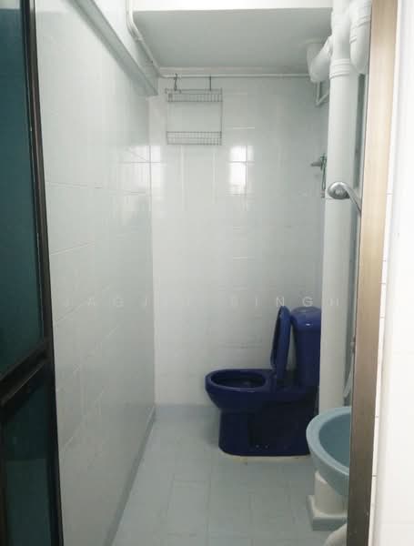 5 Upper Aljunied Lane, 5 Upper Aljunied Lane, 2 Bedrooms, 700 sqft, HDB Flat For Rent, by JAGJIT SINGH, 500066356 - Bathroom - PropertyGuru.com.sg