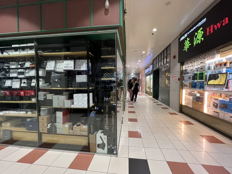 Peninsula Shopping Centre, 3 Coleman Street, 592 sqft, Mall Shop For Sale, by Alvin Chua, 500066357 - Corridor - CommercialGuru.com.sg