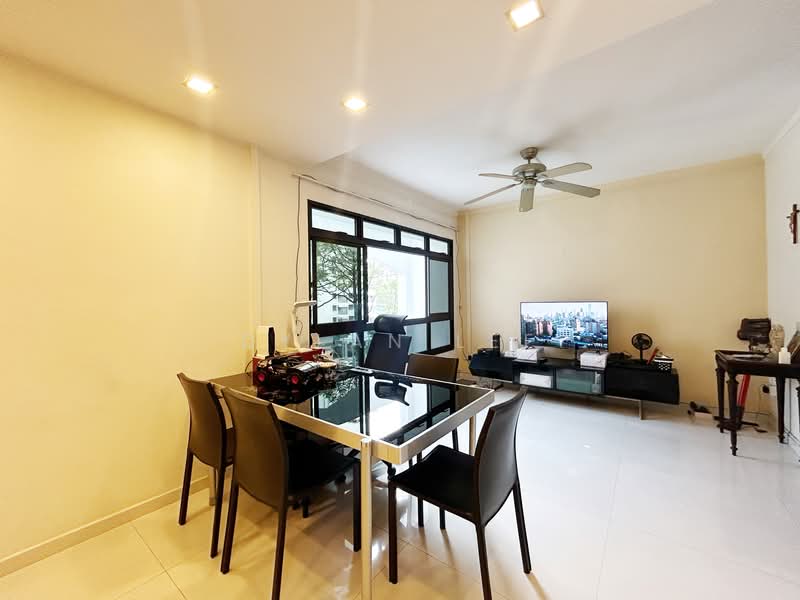 19 Jalan Tenteram HDB Flat For Sale at S$ 668,000 | PropertyGuru Singapore - Living Room