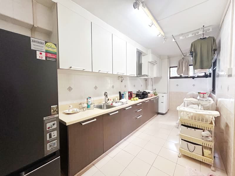 19 Jalan Tenteram HDB Flat For Sale at S$ 668,000 | PropertyGuru Singapore - Kitchen