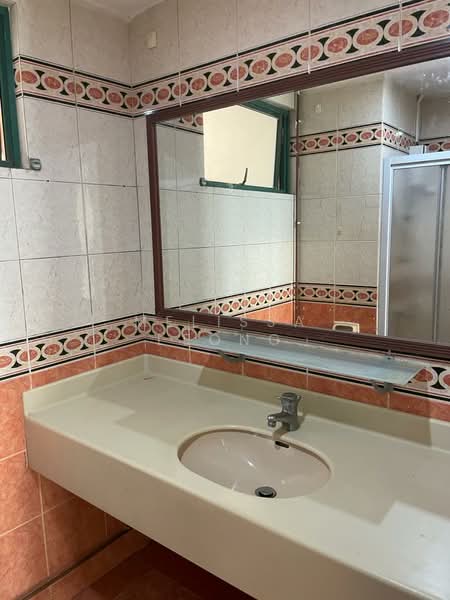 Hillview Heights, 29 Hillview Avenue, 2 Bedrooms, 990 sqft, Condominium For Rent, by Melissa Leong, 500066379 - Bathroom - PropertyGuru.com.sg