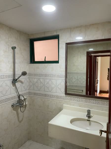 Hillview Heights, 29 Hillview Avenue, 2 Bedrooms, 990 sqft, Condominium For Rent, by Melissa Leong, 500066379 - Bathroom - PropertyGuru.com.sg