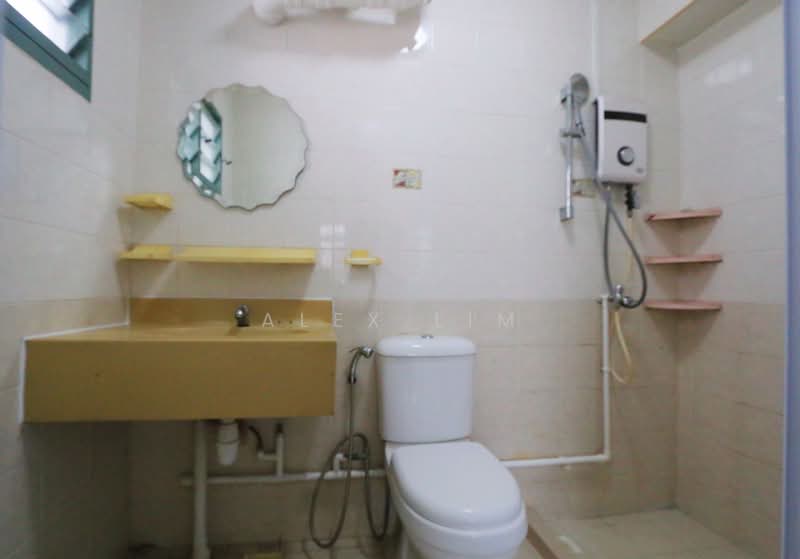 450 Choa Chu Kang Avenue 4, 450 Choa Chu Kang Avenue 4, 3 Bedrooms, 1,088 sqft, HDB Flat For Rent, by Alex Lim, 500066397 - Bathroom - PropertyGuru.com.sg