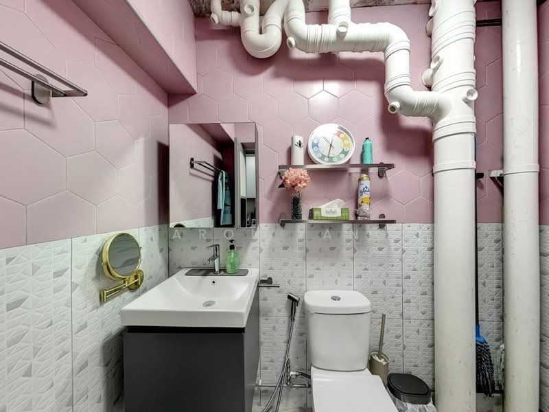 203A Compassvale Road HDB Flat For Sale at S$ 610,000 | PropertyGuru Singapore - Bathroom