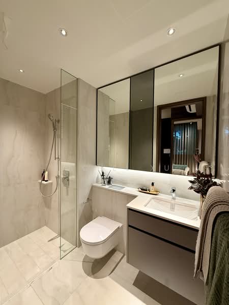 The Continuum Condominium For Sale at S$ 2,250,000 | PropertyGuru Singapore - Bathroom