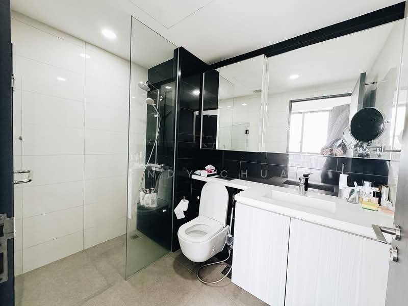 Gem Residences Condominium For Sale at S$ 1,050,000 | PropertyGuru Singapore - Bathroom