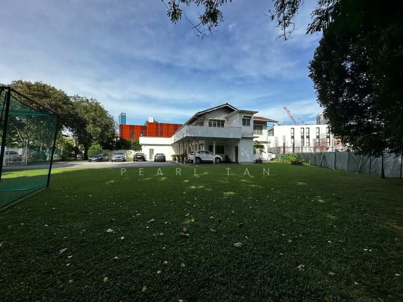 ❤️❤️$1800psf GCB IN D11 ELEVATED, WIDE FRONTAGE, 1KM ACS, SCGS, SJI☎️PEARL9189⭐️0081, Bukit Tunggal , Chancery Lane, Newton / Novena, 5 Bedrooms, 8,000 sqft, Good Class Bungalow For Sale, by Pearl Tan, 500066409 - Exterior - PropertyGuru.com.sg