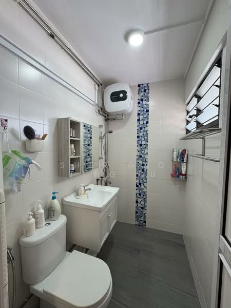 757 Yishun Street 72 HDB Flat For Sale at S$ 500,000 | PropertyGuru Singapore - Bathroom