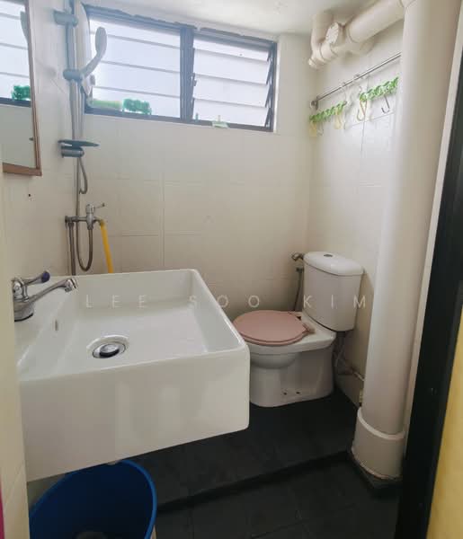 506 West Coast Drive HDB Flat For Sale at S$ 399,900 | PropertyGuru Singapore - Bathroom