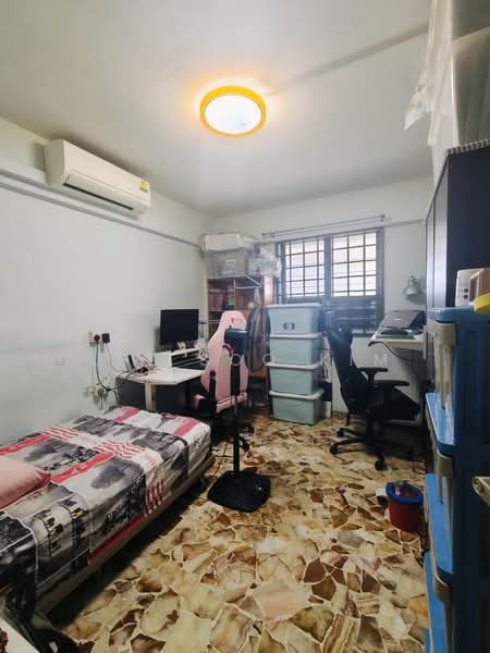 506 West Coast Drive HDB Flat For Sale at S$ 399,900 | PropertyGuru Singapore - Common Bedroom