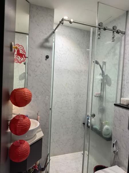 The LINQ @ Beauty World, 118 Upper Bukit Timah Road, 3 Bedrooms, 958 sqft, Condominium For Rent, by Tan Stephenie, 500066434 - Bathroom - PropertyGuru.com.sg