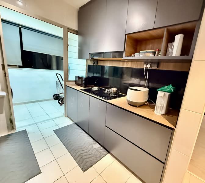 780D Woodlands Crescent HDB Flat For Sale at S$ 580,000 | PropertyGuru Singapore - Kitchen
