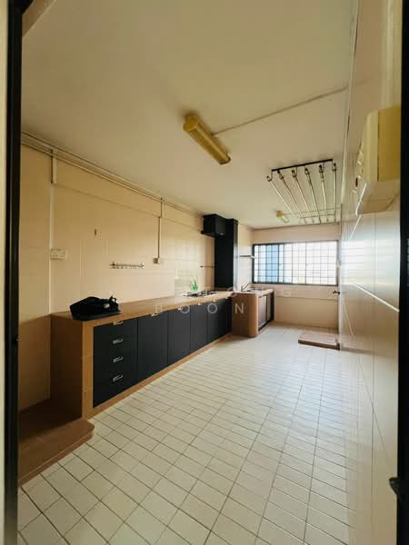 115 Potong Pasir Avenue 1 HDB Flat For Sale at S$ 608,000 | PropertyGuru Singapore - Kitchen