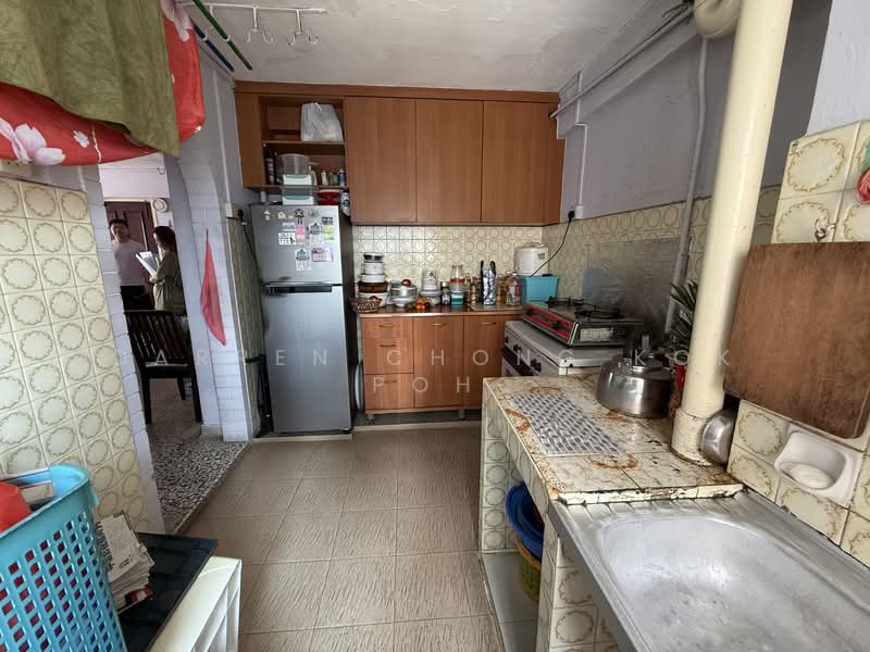 7 Tanjong Pagar Plaza HDB Flat For Sale at S$ 840,000 | PropertyGuru Singapore - Kitchen