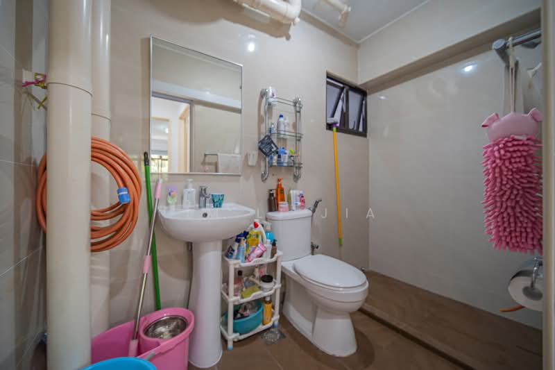 312A Anchorvale Lane HDB Flat For Sale at S$ 600,000 | PropertyGuru Singapore - Bathroom