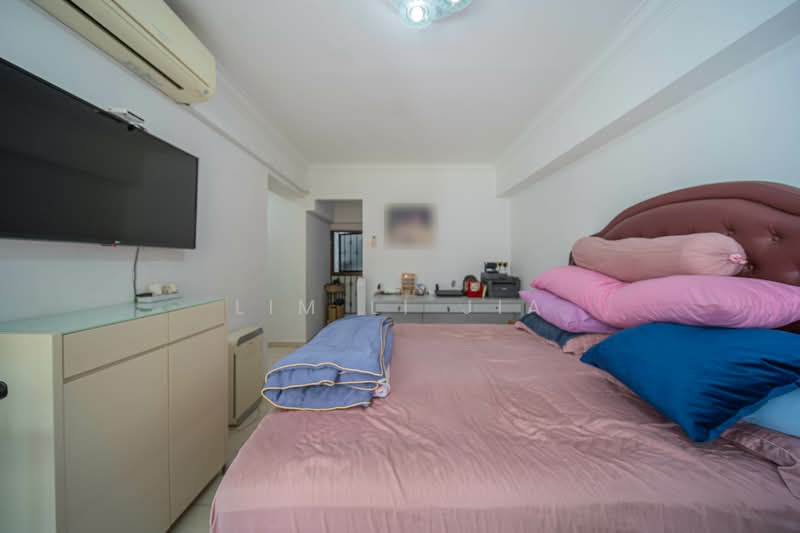 312A Anchorvale Lane HDB Flat For Sale at S$ 600,000 | PropertyGuru Singapore - Master Bedroom