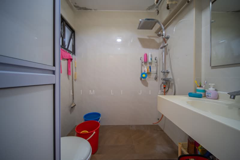 312A Anchorvale Lane HDB Flat For Sale at S$ 600,000 | PropertyGuru Singapore - Bathroom