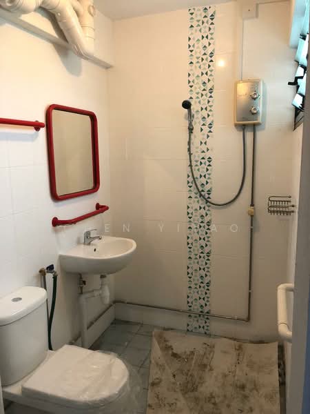 30 Jalan Bahagia, 30 Jalan Bahagia, 2 Bedrooms, 904 sqft, HDB Flat For Rent, by Chen Yitao, 500066450 - Bathroom - PropertyGuru.com.sg