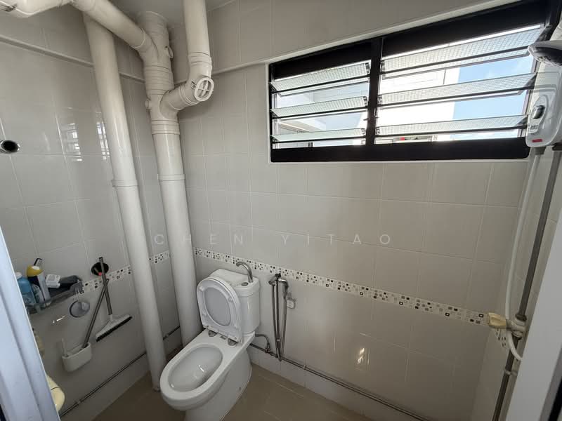 30 Jalan Bahagia, 30 Jalan Bahagia, 2 Bedrooms, 904 sqft, HDB Flat For Rent, by Chen Yitao, 500066450 - Bathroom - PropertyGuru.com.sg