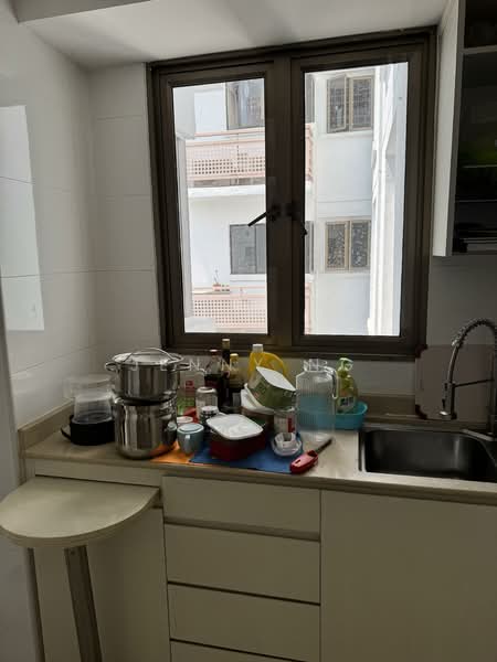 Parkview Apartments Apartment For Sale at S$ 1,050,000 | PropertyGuru Singapore - Kitchen