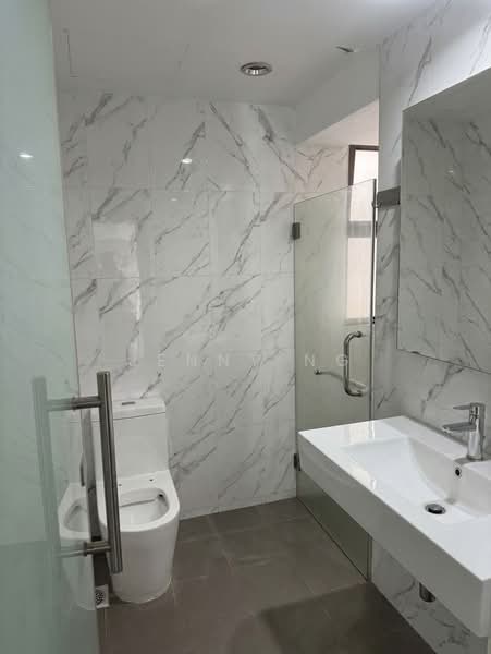 Parkview Apartments, 3 Bukit Batok Street 25, 2 Bedrooms, 980 sqft, Apartment For Sale, by Jenny Ng, 500066453 - Bathroom - PropertyGuru.com.sg