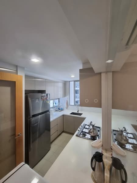Prive Executive Condominium For Sale at S$ 1,950,000 | PropertyGuru Singapore - Kitchen