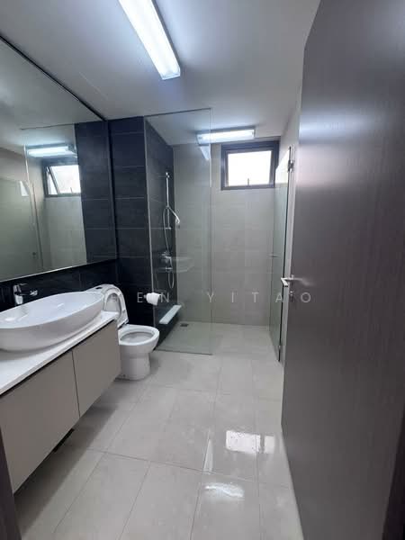 Vue 8 Residence, 85 Pasir Ris Heights, 2 Bedrooms, 797 sqft, Condominium For Rent, by Chen Yitao, 500066456 - Bathroom - PropertyGuru.com.sg