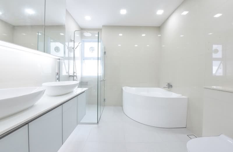 Regency Park, 3 Nathan Road, 4 Bedrooms, 3,650 sqft, Condominium For Rent, by Kensy ., 500066463 - Bathroom - PropertyGuru.com.sg