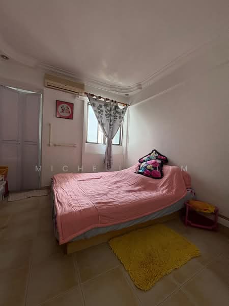 327 Hougang Avenue 5 HDB Flat For Sale at S$ 488,888 | PropertyGuru Singapore - Bedroom