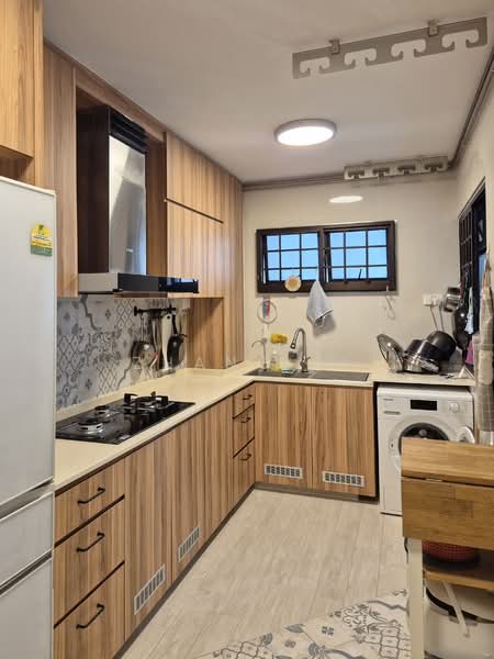 17 Dover Crescent HDB Flat For Sale at S$ 855,000 | PropertyGuru Singapore - Kitchen