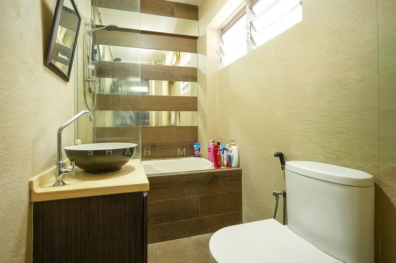 611 Clementi West Street 1 HDB Flat For Sale at S$ 550,000 | PropertyGuru Singapore - Bathroom