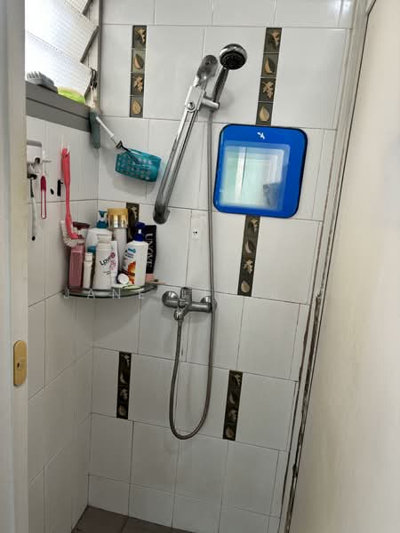 421 Clementi Avenue 1 HDB Flat For Sale at S$ 1,180,000 | PropertyGuru Singapore - Bathroom