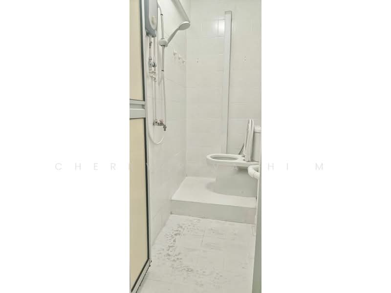 44 Bendemeer Road HDB Flat For Sale at S$ 425,000 | PropertyGuru Singapore - Bathroom