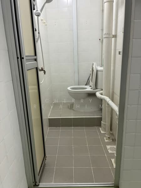 44 Bendemeer Road HDB Flat For Sale at S$ 425,000 | PropertyGuru Singapore - Bathroom