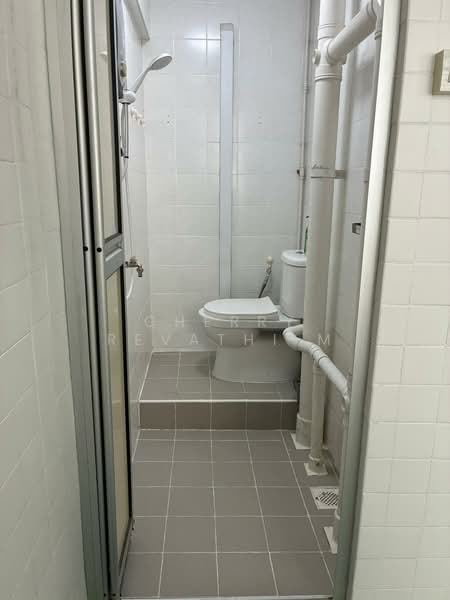 44 Bendemeer Road, 44 Bendemeer Road, 2 Bedrooms, 678 sqft, HDB Flat For Sale, by Cherry Revathi M, 500066523 - Bathroom - PropertyGuru.com.sg