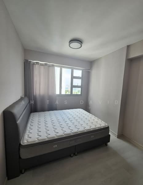 183C Woodlands Street 13 HDB Flat For Sale at S$ 698,000 | PropertyGuru Singapore - Common Room