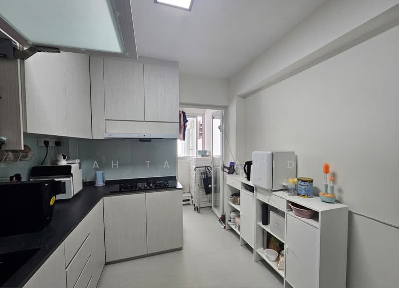 183C Woodlands Street 13 HDB Flat For Sale at S$ 698,000 | PropertyGuru Singapore - Kitchen