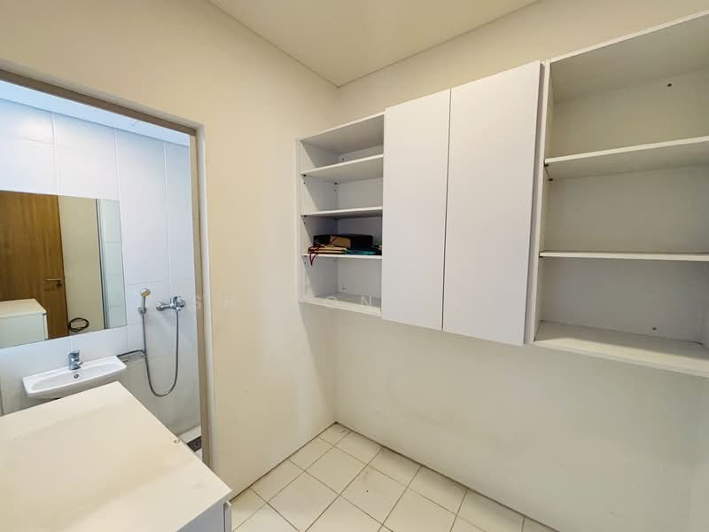 The Boulevard Residence, 6 Cuscaden Walk, 4 Bedrooms, 2,034 sqft, Condominium For Rent, by Sharon Tay, 500066536 - Helper/Utility Room with WC - PropertyGuru.com.sg