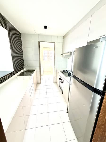 Starville, 68 Lengkong Tiga, 3 Bedrooms, 1,216 sqft, Condominium For Rent, by Neo Beng Lee, 500066543 - Kitchen - PropertyGuru.com.sg